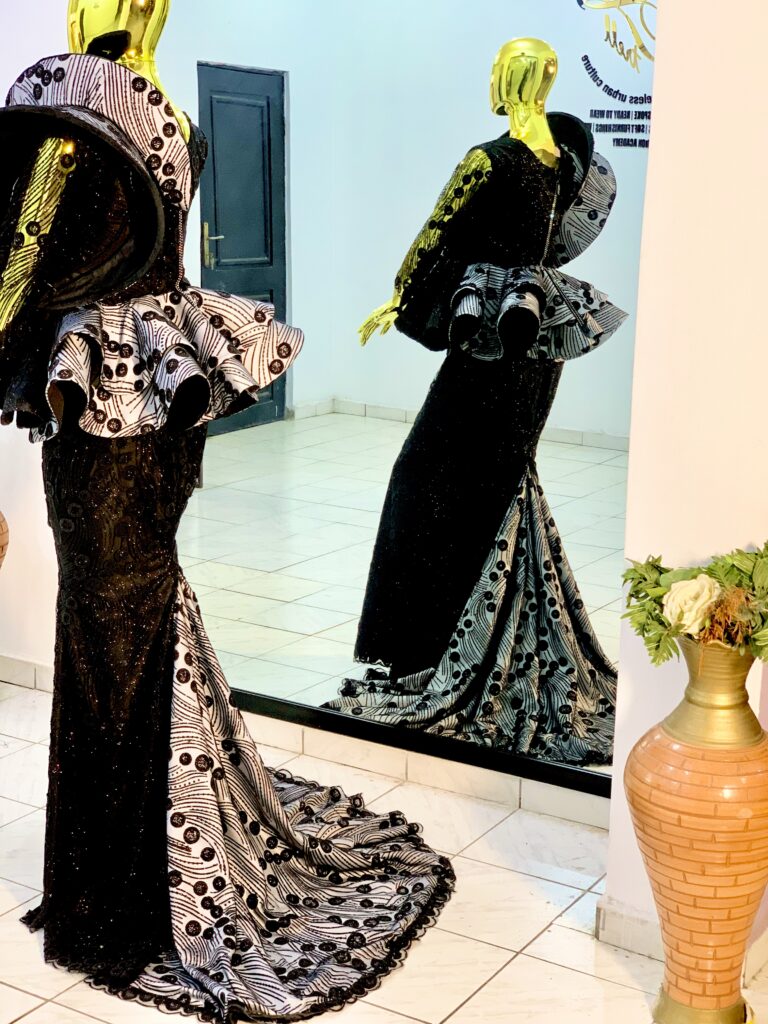 BESPOKE DRESS 98 - Image 3